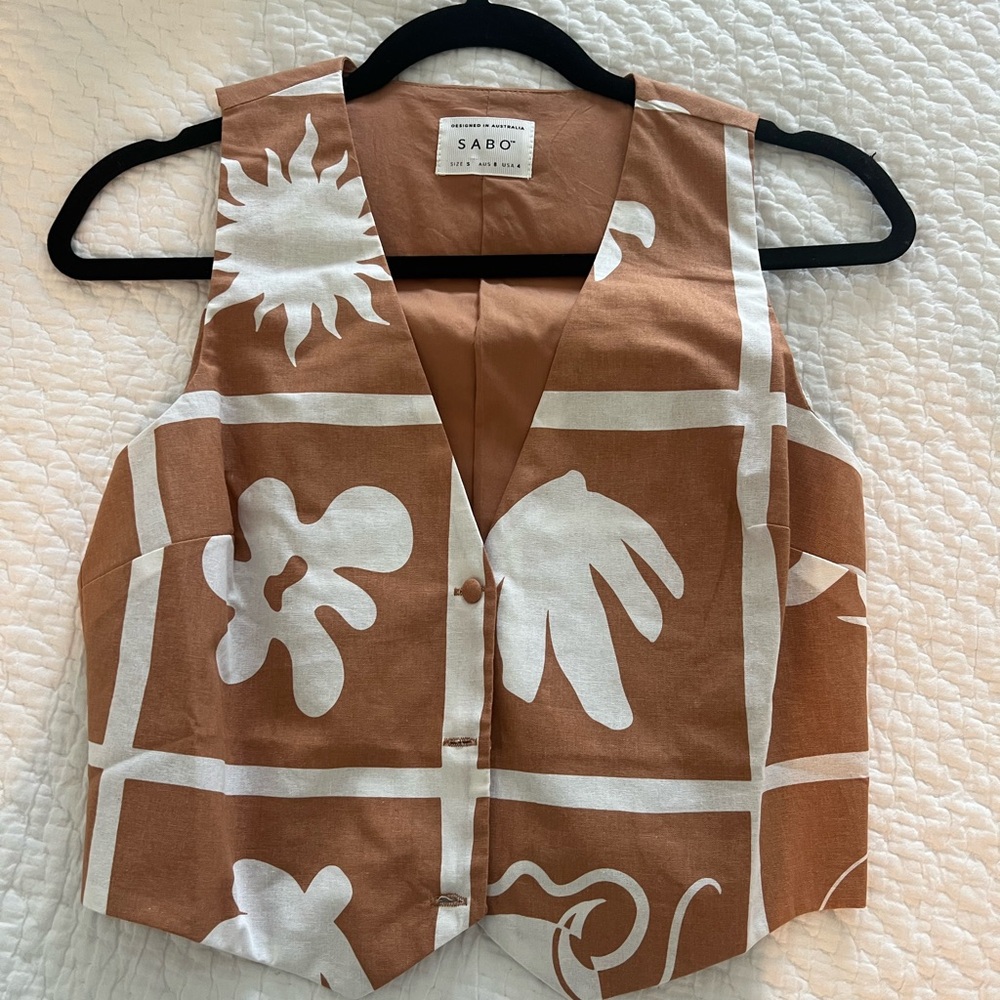 Sabo Skirt Brown and White Patterned Top